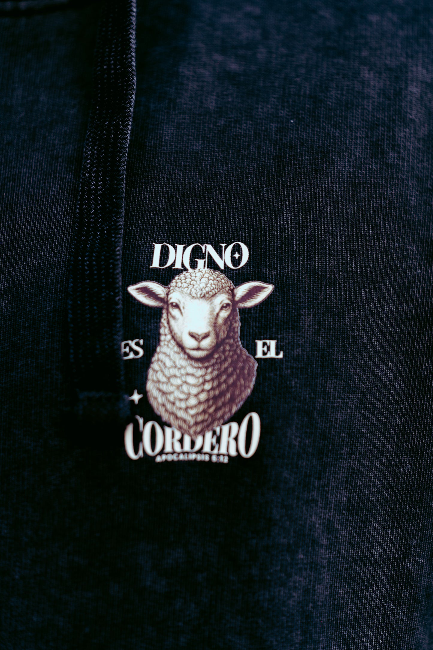 Hoodie Cordero Digno• Ap 5:12 Acid Wash