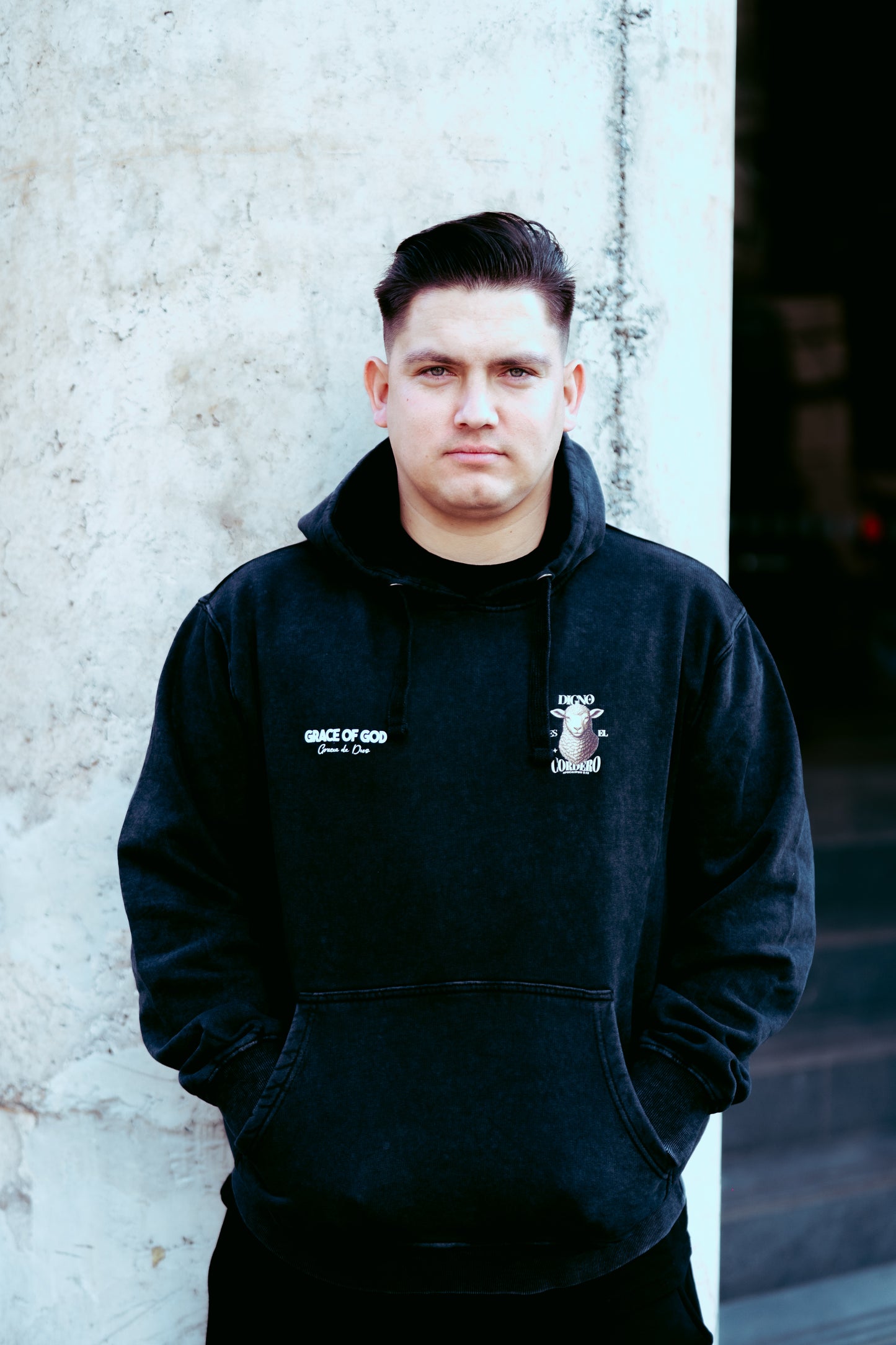 Hoodie Cordero Digno• Ap 5:12 Acid Wash